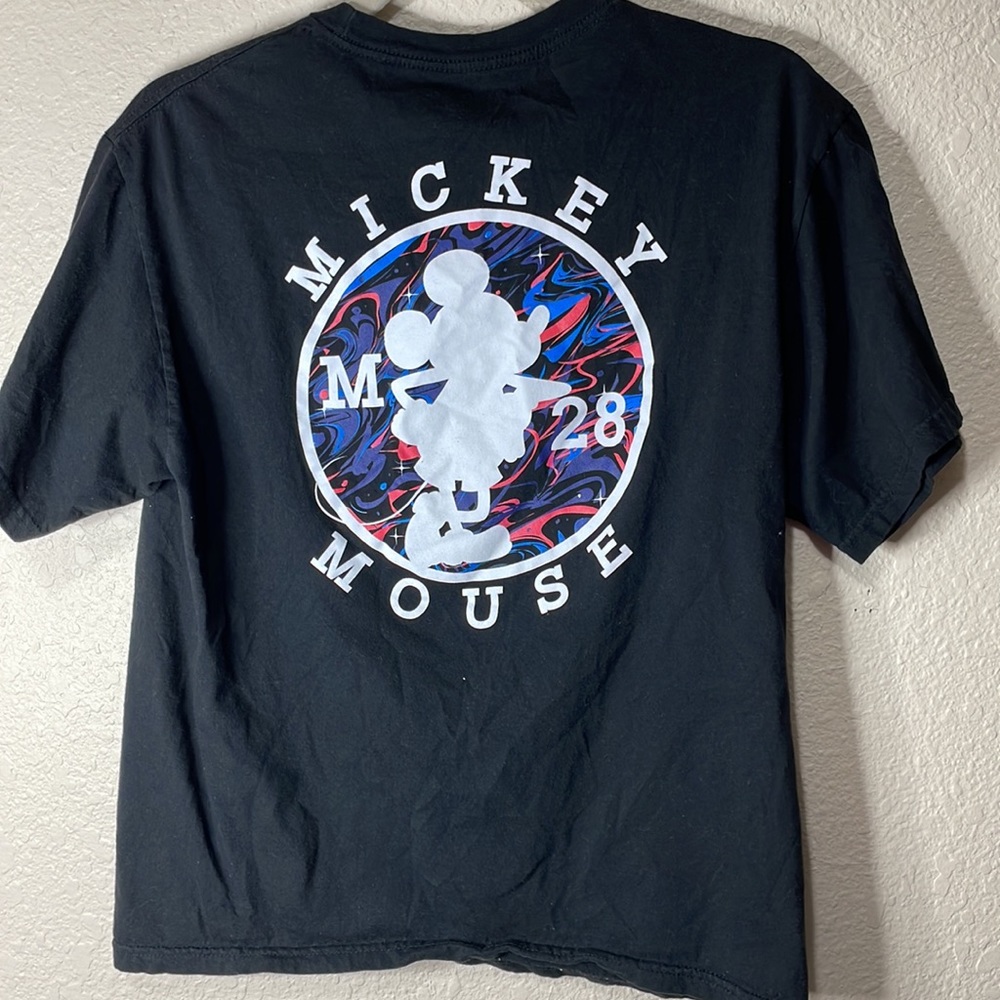 Disney Neff Micky Mouse Boy’s Black Tee Shirt. Very Good Condition. Size XL.